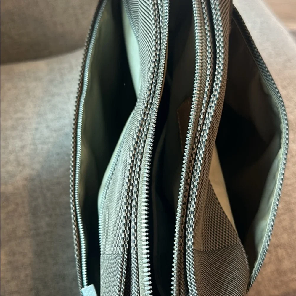 Louis Vuitton Damier Messenger Bag